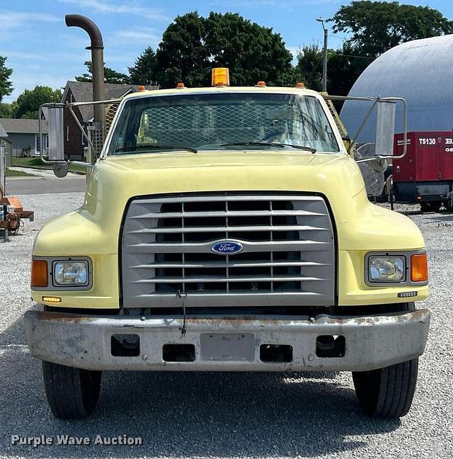 Image of Ford F-800 equipment image 1