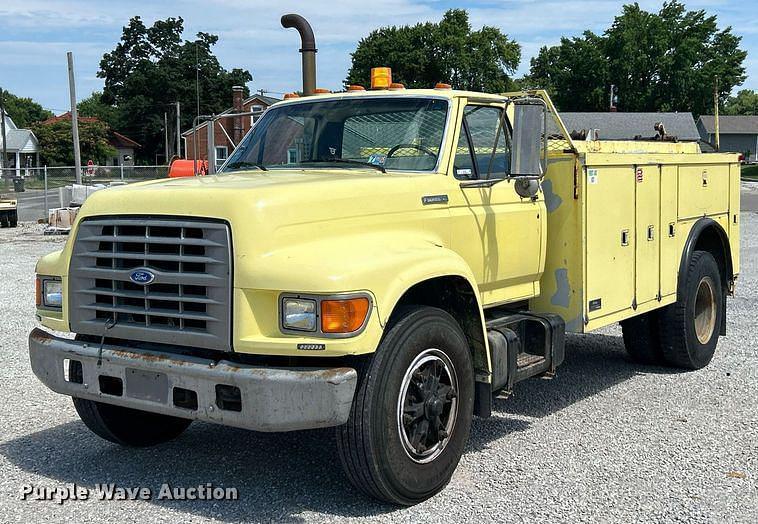 Image of Ford F-800 Primary image