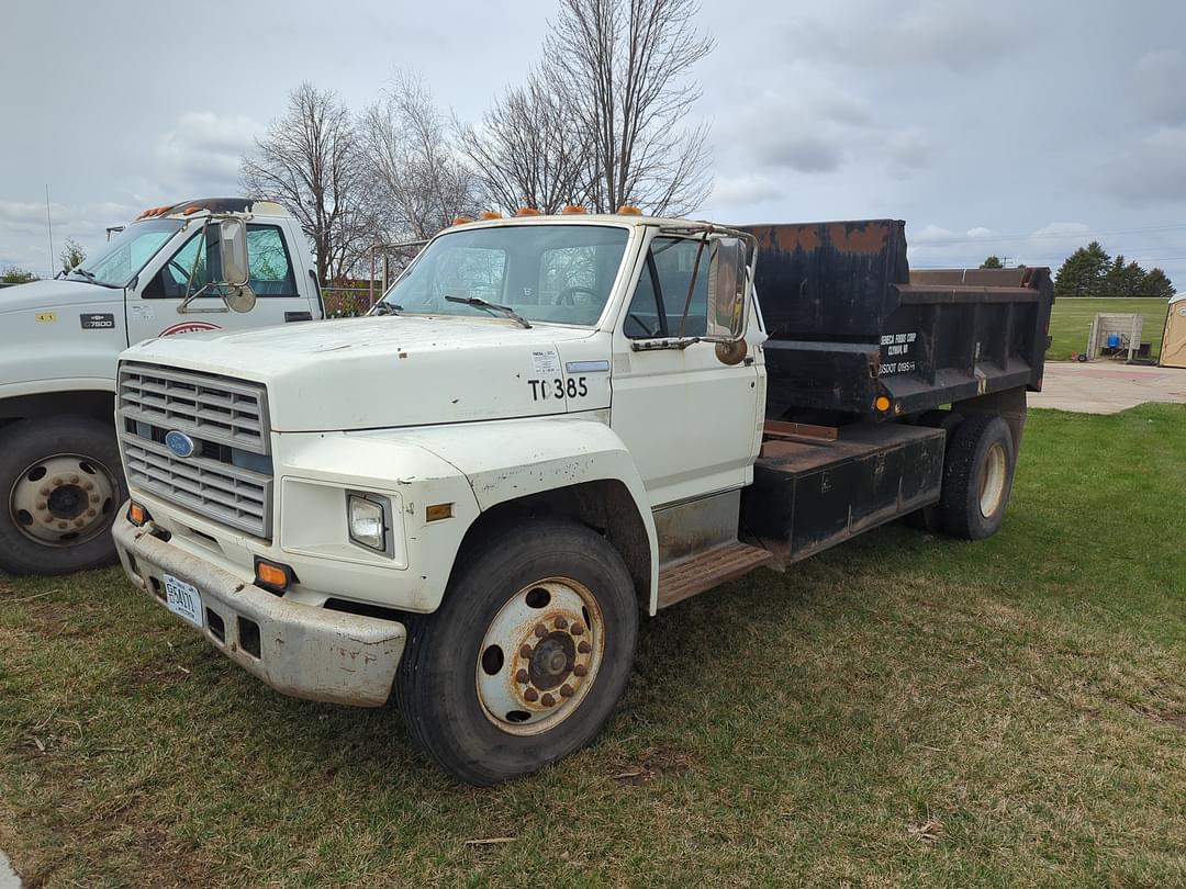 Image of Ford F-800 Primary image