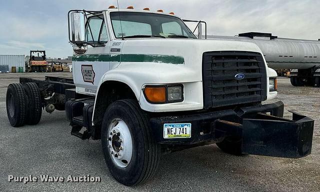 Image of Ford F-800 equipment image 2