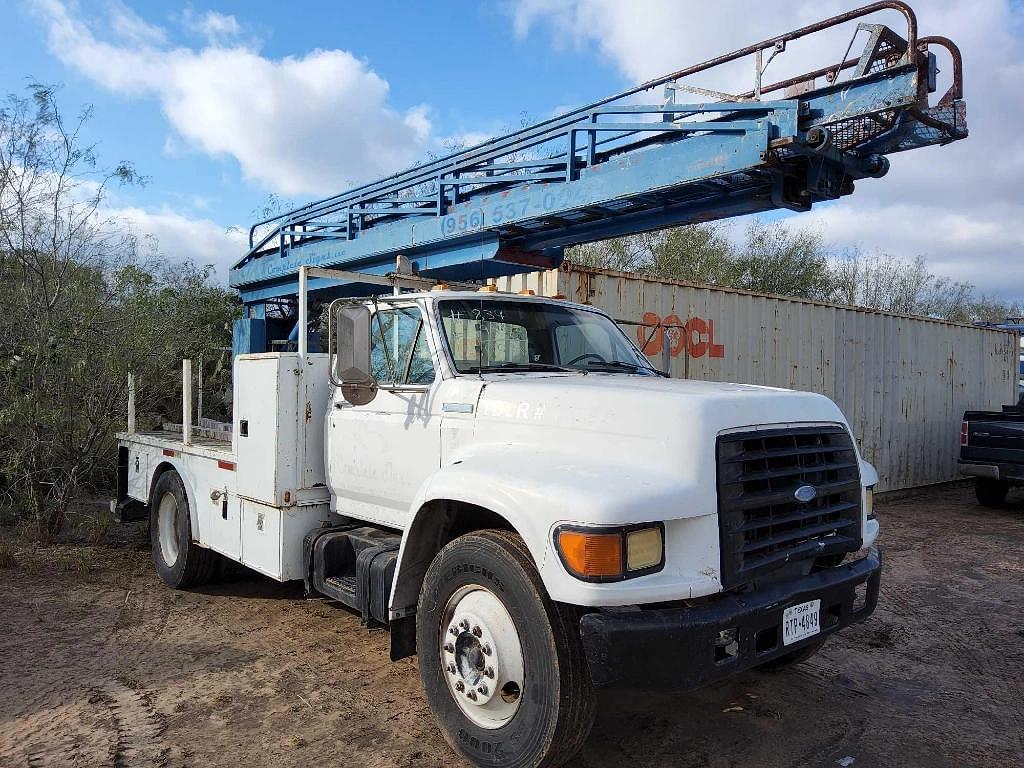 Image of Ford F-800 Primary image