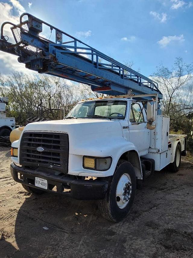 Image of Ford F-800 equipment image 1