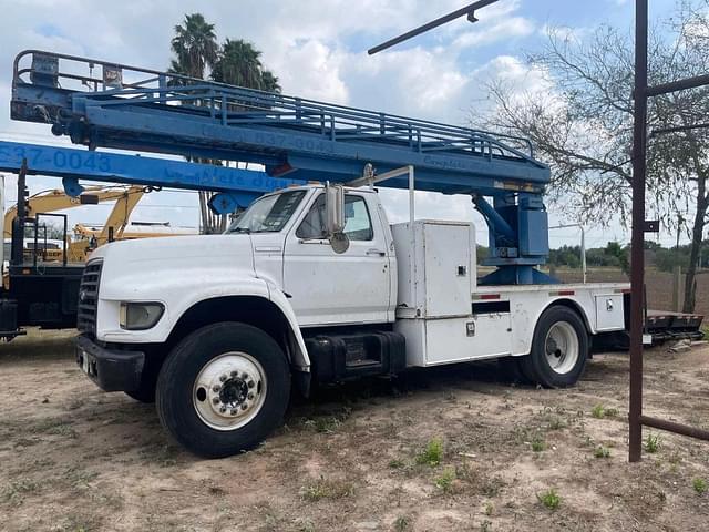 Image of Ford F-800 equipment image 1