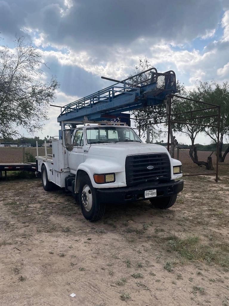 Image of Ford F-800 Primary image