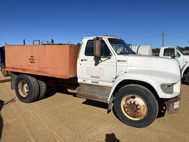 Image of Ford F-800 equipment image 3