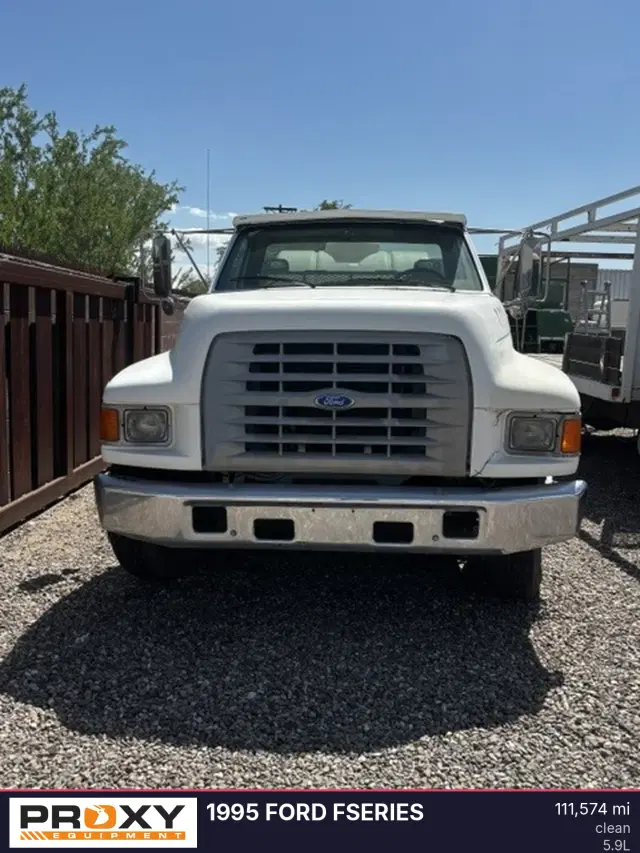 Image of Ford F-800 equipment image 3