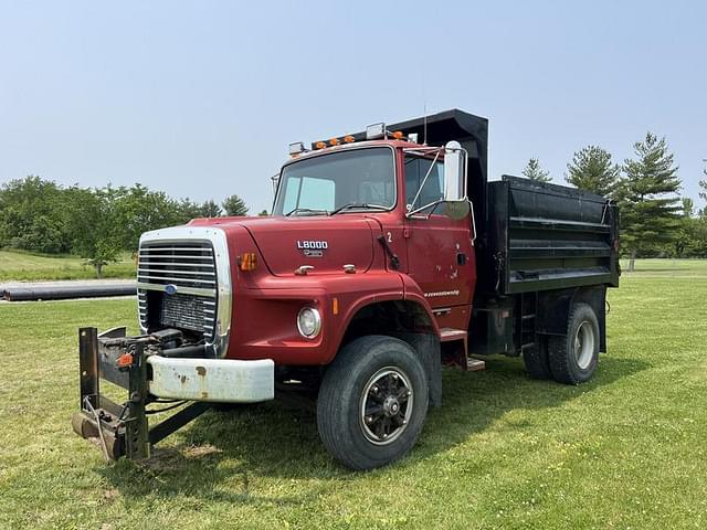 Image of Ford L8000 equipment image 1