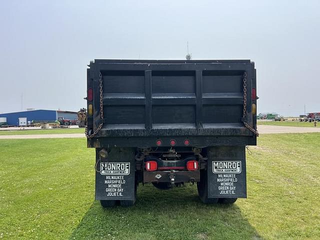 Image of Ford L8000 equipment image 4