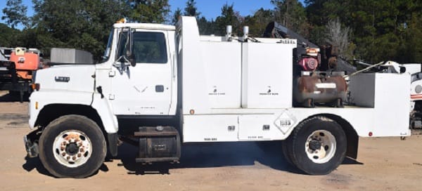 1995 Ford L7000 Equipment Image0