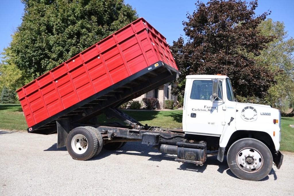 1995 Ford L7000 Equipment Image0