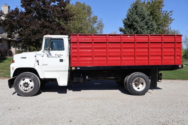 Image of Ford L7000 equipment image 1