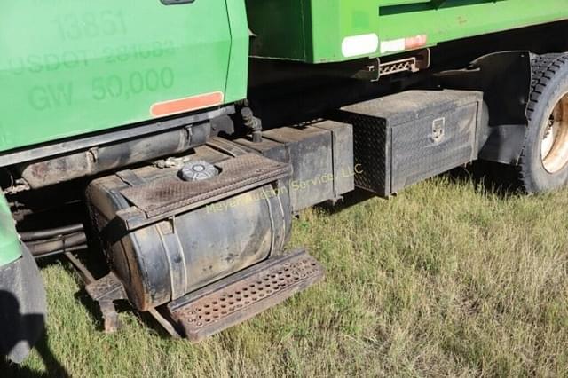Image of Ford L8000 equipment image 4