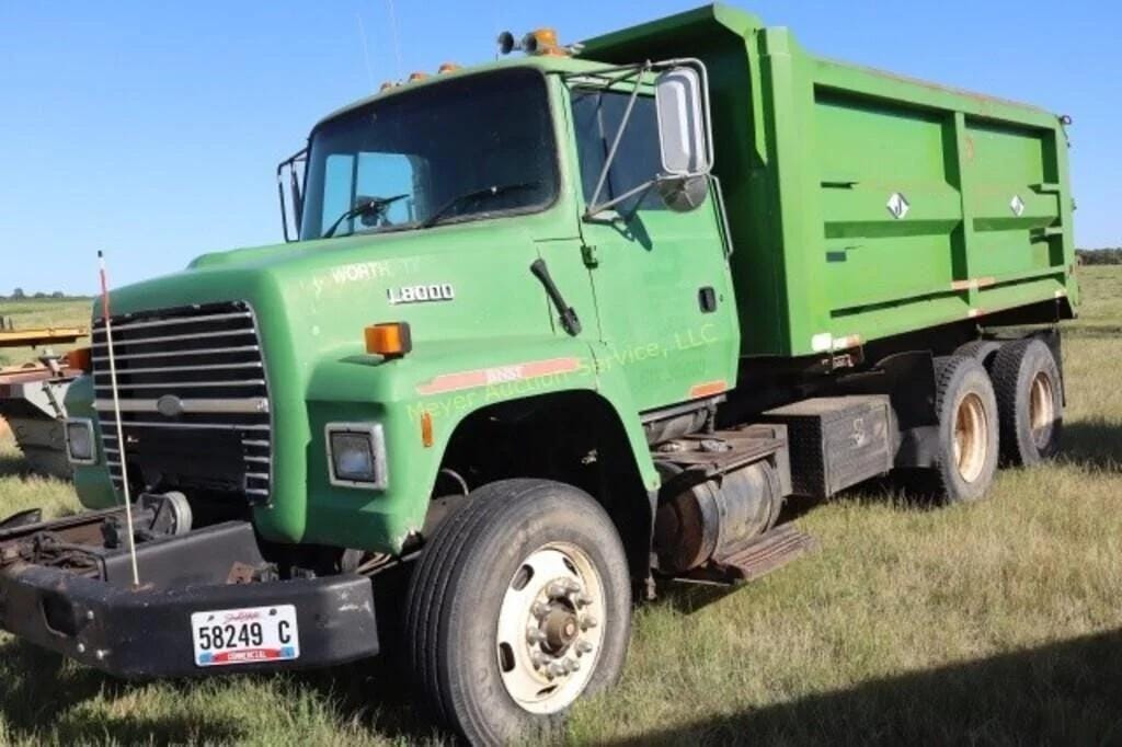 1995 Ford L8000 Equipment Image0