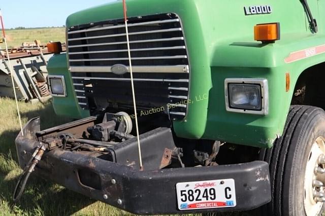 Image of Ford L8000 equipment image 1