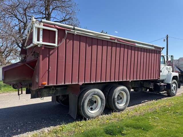Image of Ford L8000 equipment image 2