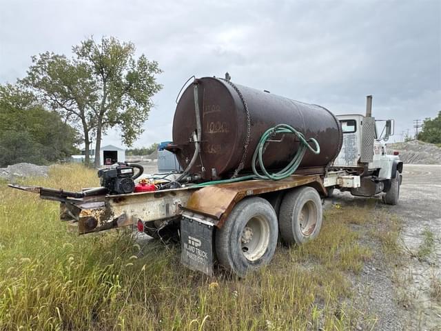 Image of Ford L8000 equipment image 4
