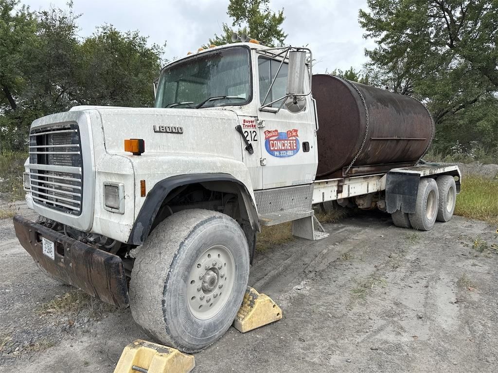 1995 Ford L8000 Equipment Image0