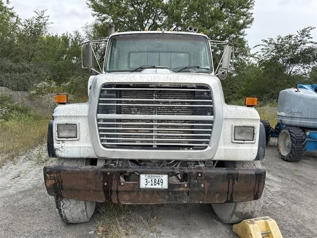 Image of Ford L8000 equipment image 1