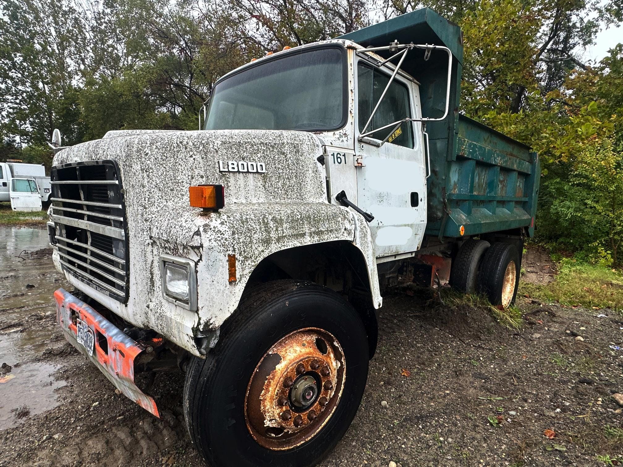 1995 Ford L8000 Equipment Image0