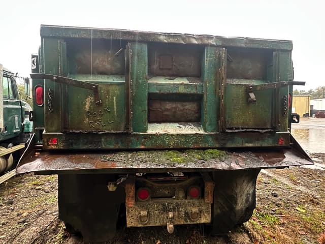 Image of Ford L8000 equipment image 3