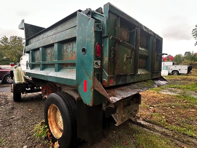 Image of Ford L8000 equipment image 2