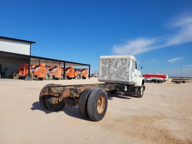 Image of Ford L8000 equipment image 4