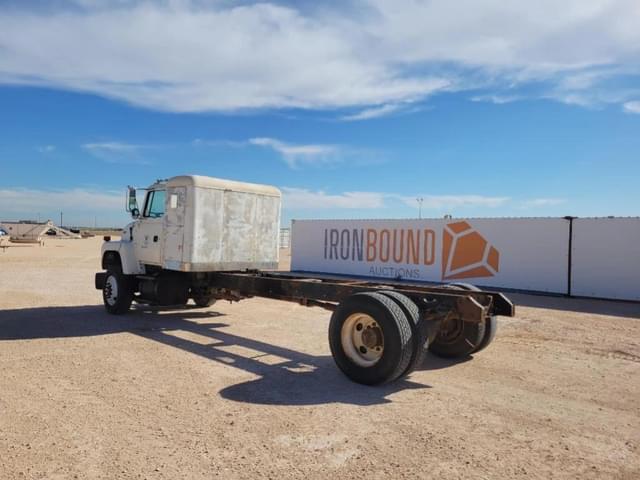 Image of Ford L8000 equipment image 2