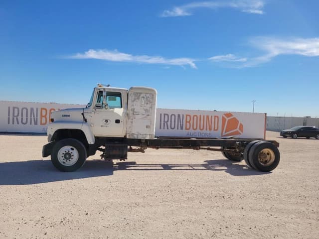 Image of Ford F-8000 equipment image 1