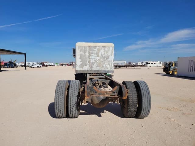 Image of Ford F-8000 equipment image 3