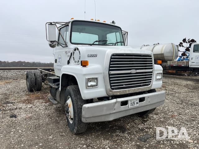 Image of Ford L8000 equipment image 2