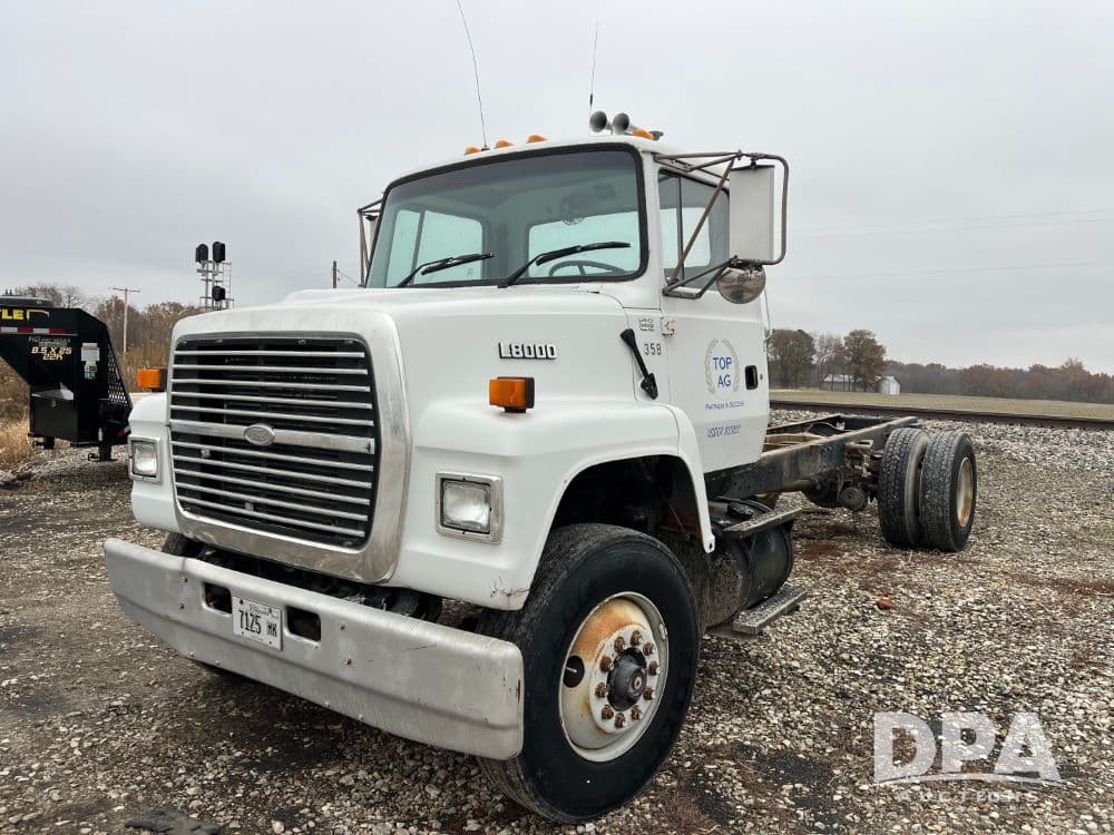 Image of Ford L8000 Primary image