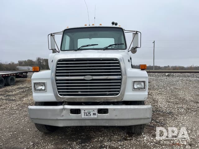 Image of Ford L8000 equipment image 1