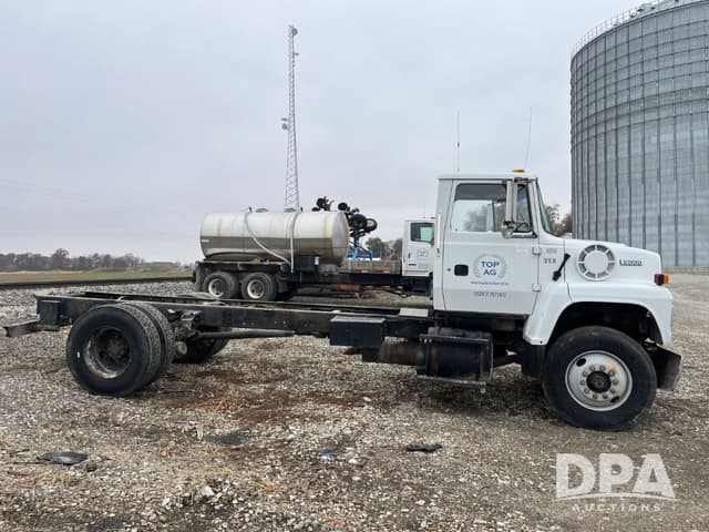 Image of Ford L8000 equipment image 4