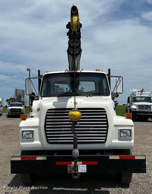 Image of Ford L8000 equipment image 1