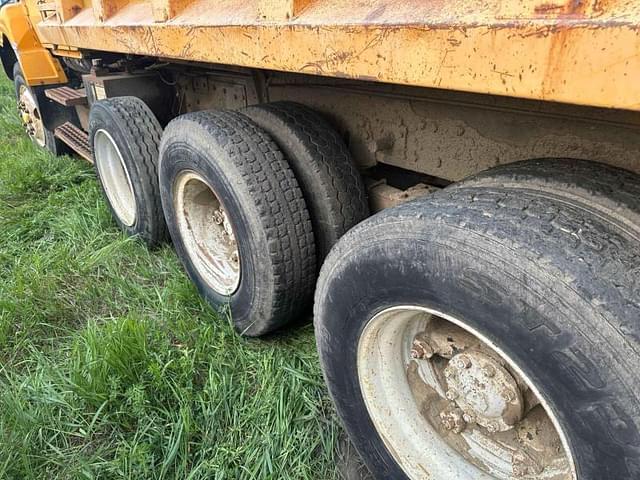 Image of Ford L8000 equipment image 4