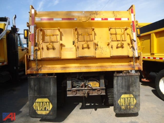 Image of Ford L8000 equipment image 3