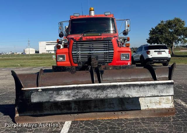 Image of Ford L8000 equipment image 1