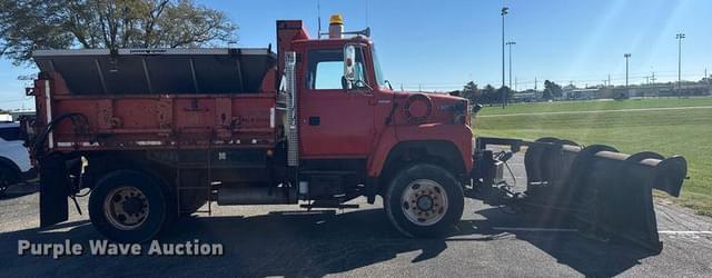 Image of Ford L8000 equipment image 3