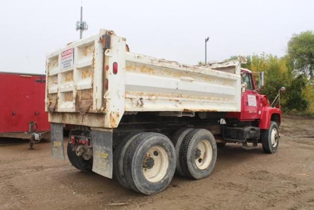 Image of Ford L8000 equipment image 4