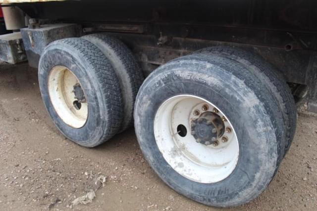 Image of Ford L8000 equipment image 3