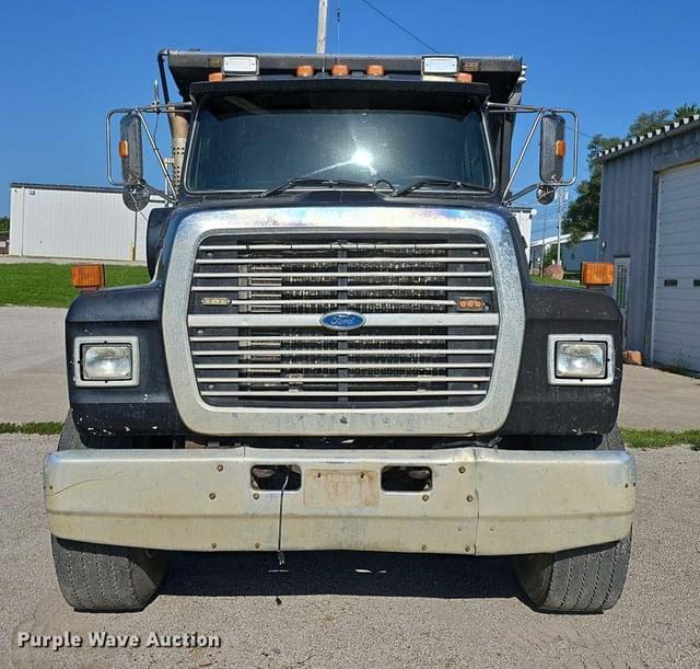 Image of Ford L8000 equipment image 1