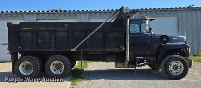 Image of Ford L8000 equipment image 3