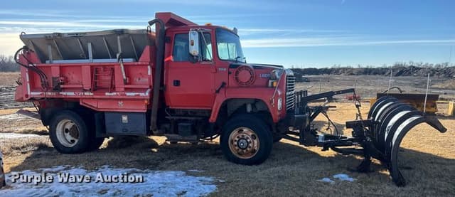 Image of Ford L8000 equipment image 3
