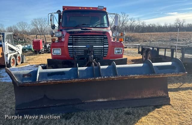 Image of Ford L8000 equipment image 1