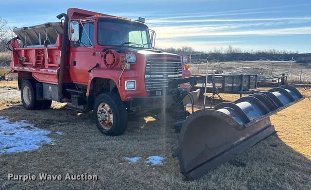 Image of Ford L8000 equipment image 2