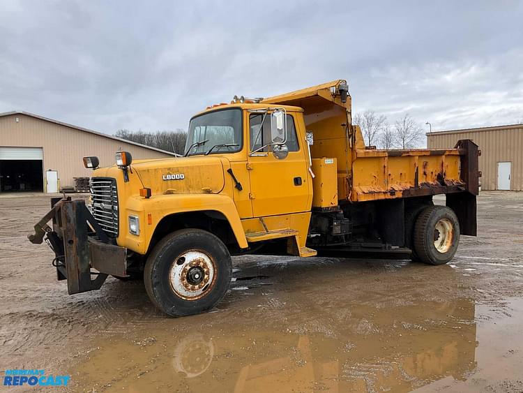1995 Ford L8000 Equipment Image0