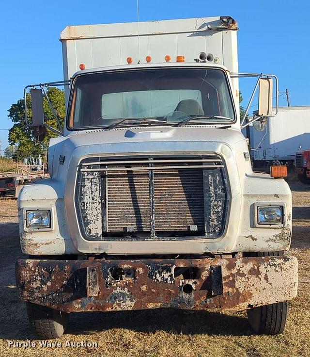 Image of Ford L8000 equipment image 1