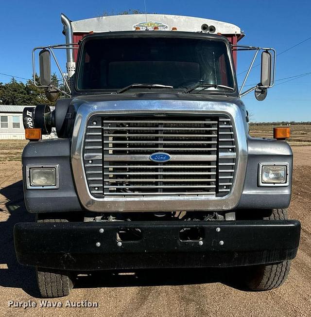 Image of Ford L8000 equipment image 1