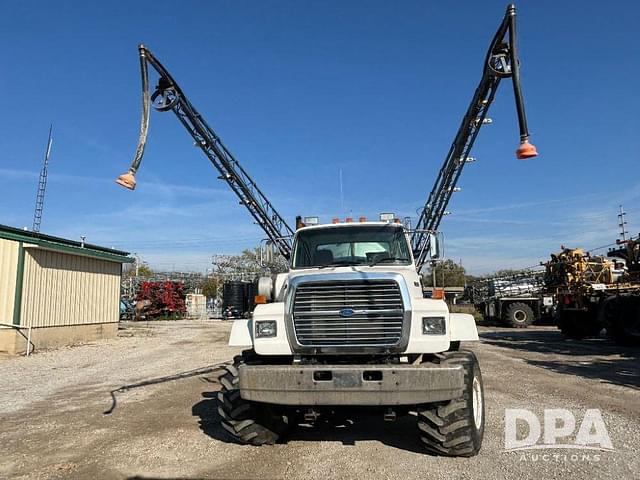 Image of Ford L8000 equipment image 2