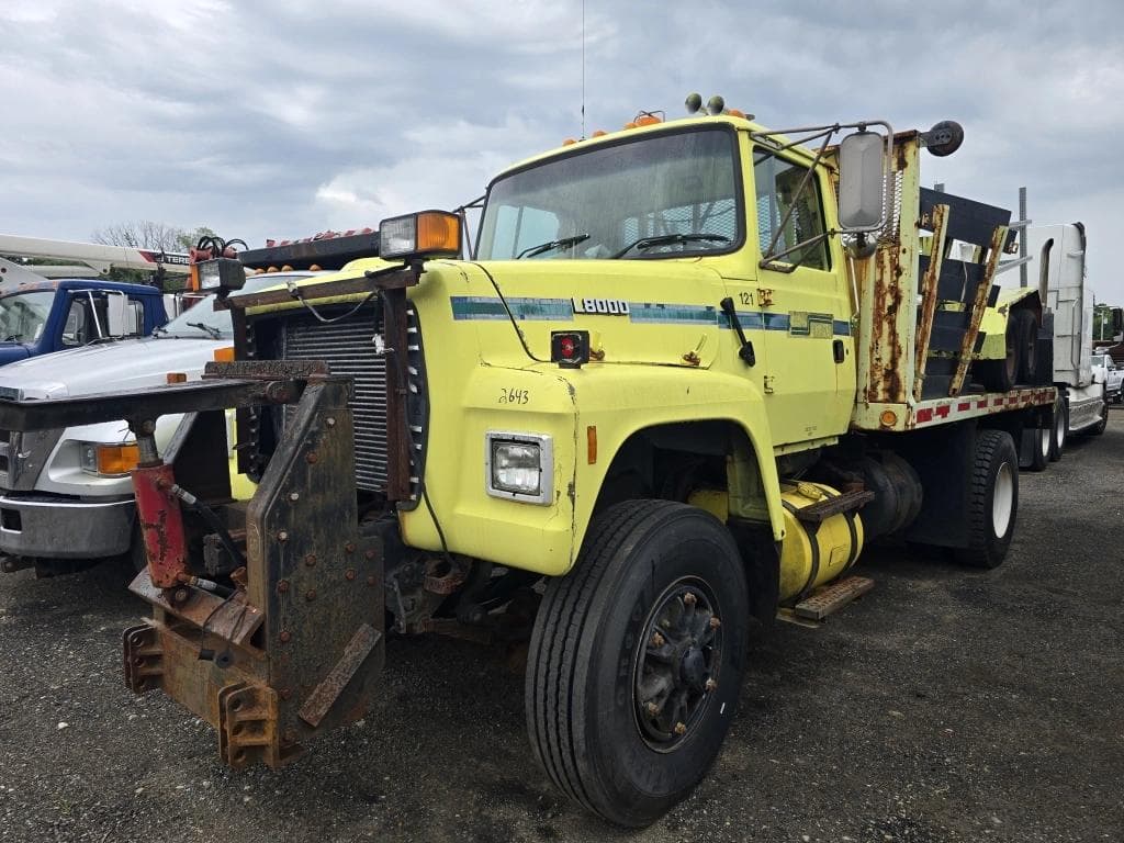 Image of Ford L8000 Primary image